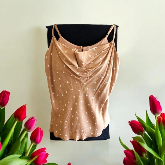 NWOT Stunning Sleeveless Blouse - Picture 4 of 5